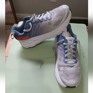 Clifton– Women’s 7.5D (Wide) – Excellent Condition